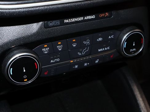 Used 2022 Ford Escape SE w/ SE Sport Appearance Package image 31