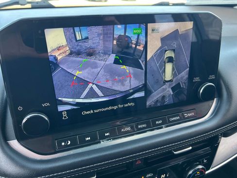 Used 2021 Nissan Rogue Platinum image 10