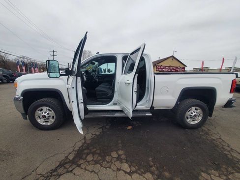 Used 2015 RAM 2500 Tradesman w/ Chrome Appearance Group image 11