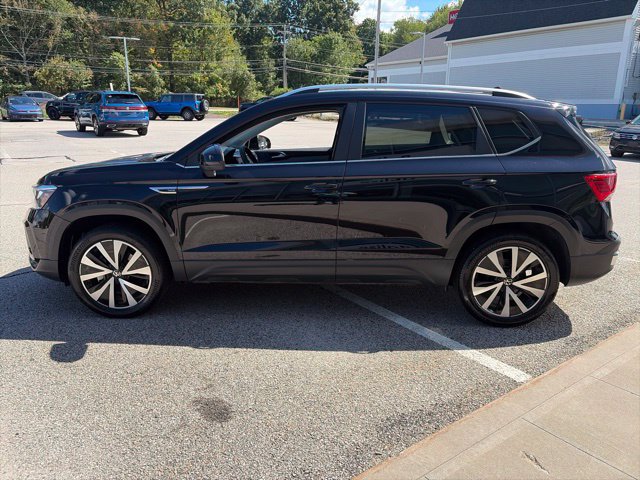 Certified 2023 Volkswagen Taos SE w/ Panoramic Sunroof Package AWD/4WD image 6