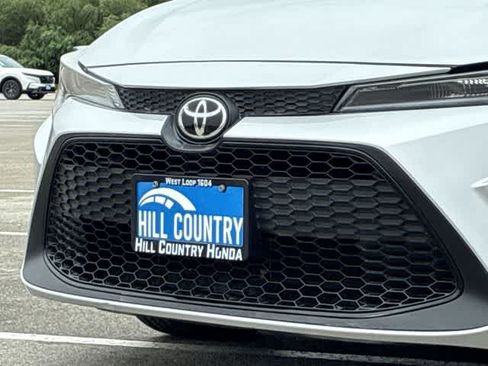 Used 2022 Toyota Corolla LE FWD image 12