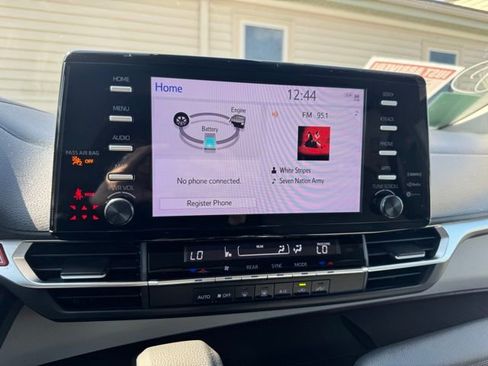 Used 2023 Toyota Sienna LE image 17