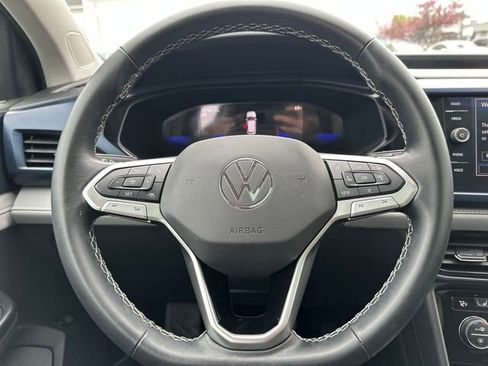Certified 2024 Volkswagen Taos SE w/ Panoramic Sunroof Package AWD/4WD image 18