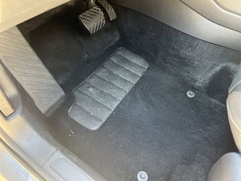 Certified 2025 Volkswagen Taos SEL image 15