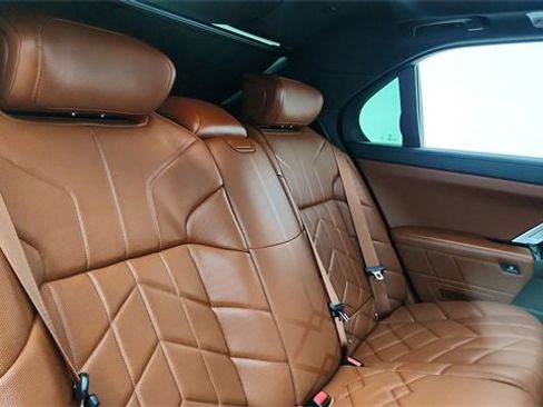 Used 2023 BMW i7 xDrive60 image 26