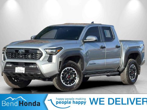 Used 2025 Toyota Tacoma TRD Off-Road AWD/4WD image 1