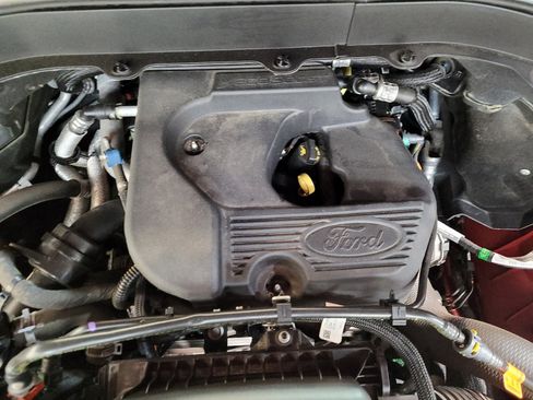 Used 2020 Ford Explorer XLT AWD/4WD image 30