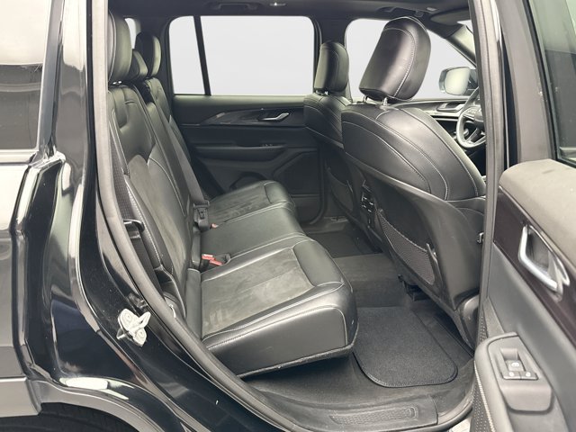 Used 2023 Jeep Grand Cherokee Altitude AWD/4WD image 19
