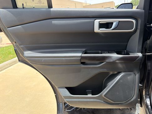 Used 2020 Ford Explorer XLT w/ Equipment Group 202A RWD image 27