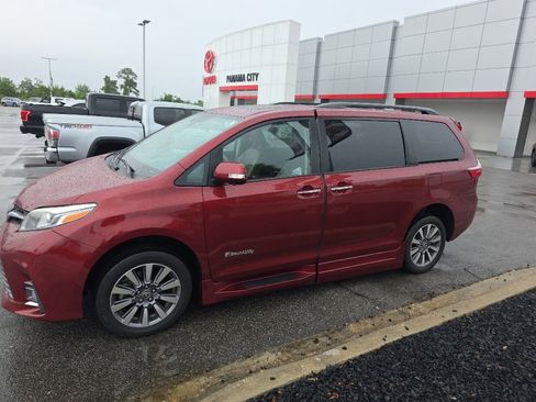 Used 2020 Toyota Sienna Limited Premium FWD image 21