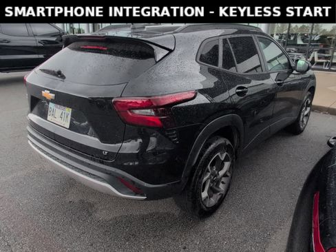 Used 2025 Chevrolet Trax LT w/ LT Convenience Package FWD image 4