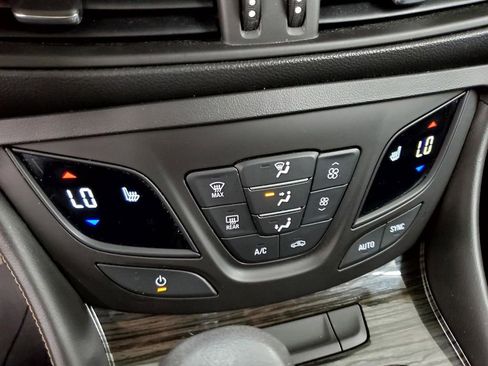 Used 2018 Buick Envision Essence image 16