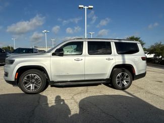 Used 2024 Jeep Wagoneer Series II w/ Flexible Seating Group AWD/4WD video 2
