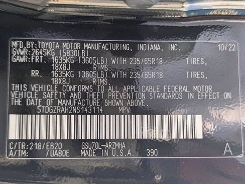Used 2022 Toyota Highlander XLE FWD image 29