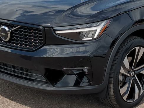 Used 2023 Volvo XC40 B5 Plus w/ Protection Package Premier AWD/4WD image 10