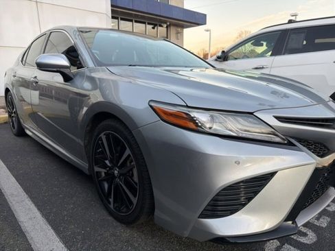 Used 2018 Toyota Camry XSE image 3