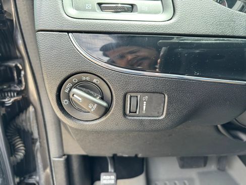 Used 2018 Dodge Grand Caravan SXT w/ Blacktop Package FWD image 14