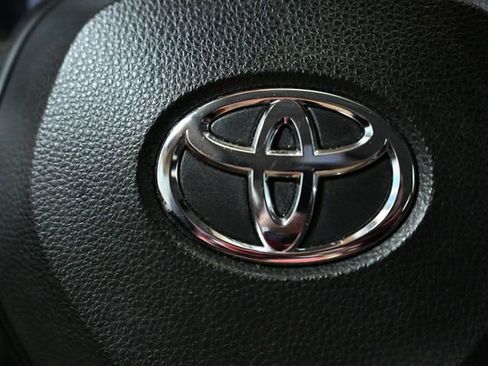 Used 2023 Toyota Corolla LE image 31