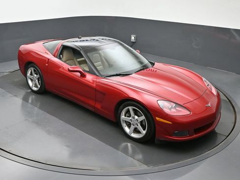 Used 2005 Chevrolet Corvette Coupe w/ Preferred Equipment Group image 3