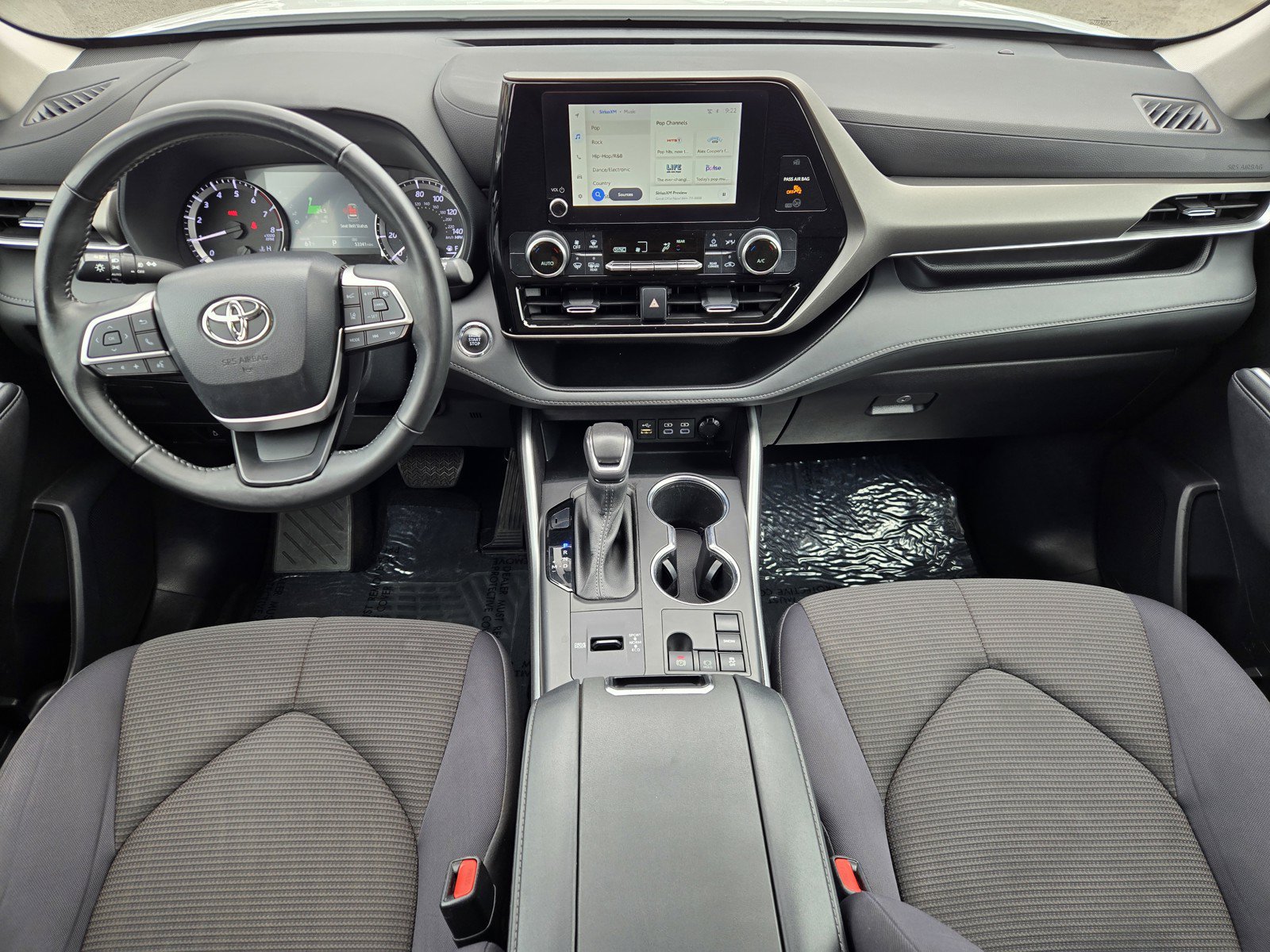Used 2023 Toyota Highlander LE FWD image 14
