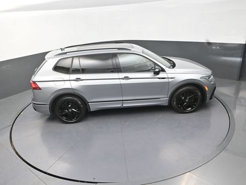 Used 2024 Volkswagen Tiguan SE R-Line FWD image 22