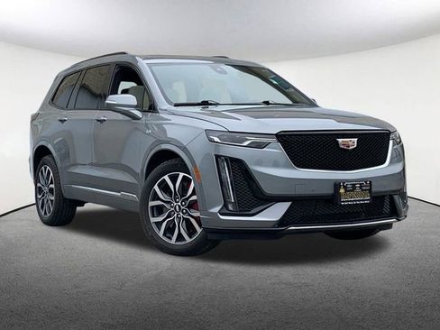 Used 2023 Cadillac XT6 Sport image 2