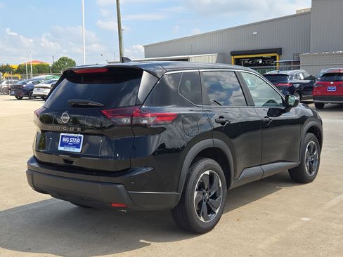Used 2025 Nissan Rogue SV FWD image 3