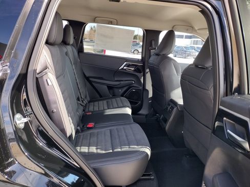 New 2026 Mitsubishi Outlander SE image 8