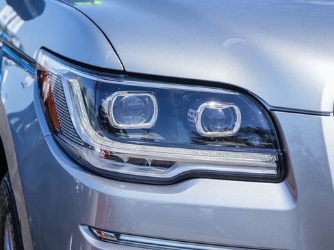 Used 2024 Lincoln Navigator Premiere AWD/4WD image 4