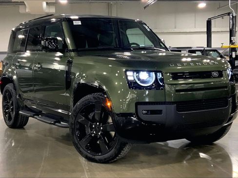 New 2026 Land Rover Defender 110 X-Dynamic SE image 2