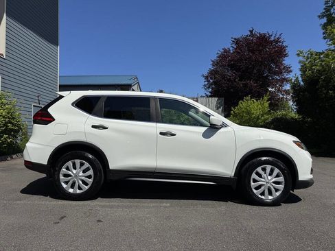 Used 2017 Nissan Rogue S w/ S Family Package image 2