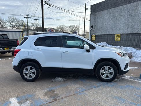 Used 2022 Chevrolet Trax LT w/ Driver Confidence Package image 9