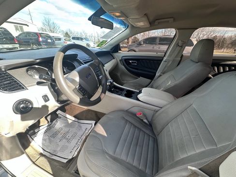 Used 2011 Ford Taurus SE image 3