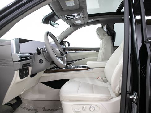 Used 2026 Cadillac Escalade Platinum Sport w/ LPO, ONYX Package AWD/4WD image 28