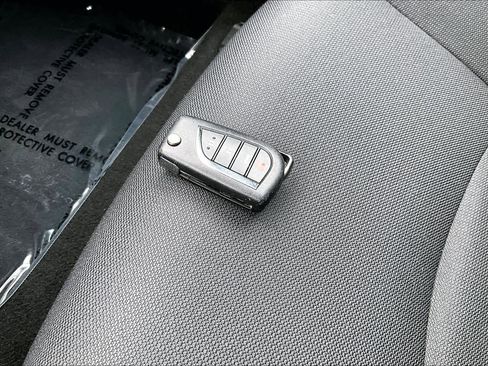 Used 2021 Toyota Corolla LE image 14