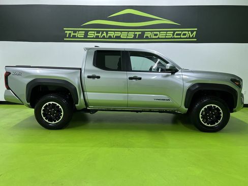 Used 2025 Toyota Tacoma TRD Off-Road AWD/4WD image 11