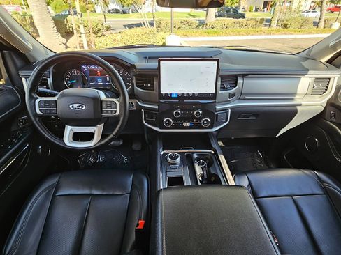 Used 2024 Ford Expedition XLT image 19