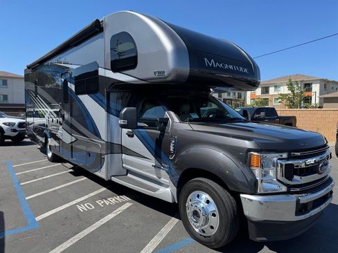 Used 2020 Ford F550 4x4 Regular Cab Super Duty w/ XLT Value Package image 1