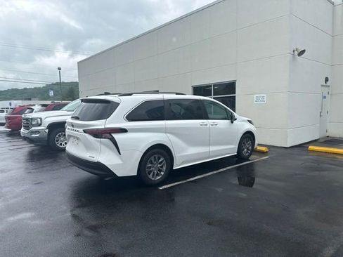 Used 2022 Toyota Sienna LE FWD image 5