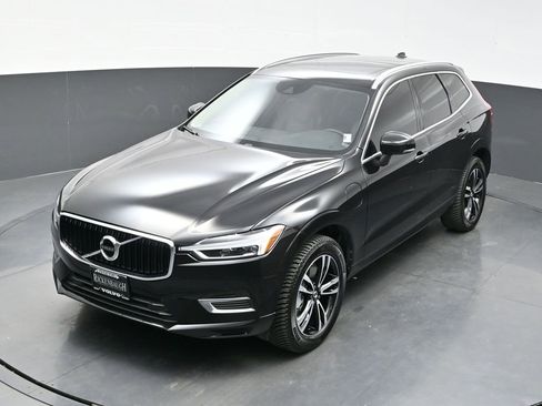 Used 2020 Volvo XC60 T8 Momentum image 32