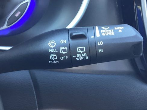 Used 2024 Chrysler Pacifica Touring-L FWD image 36