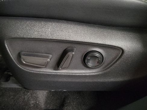 Used 2023 Toyota Highlander Limited image 20