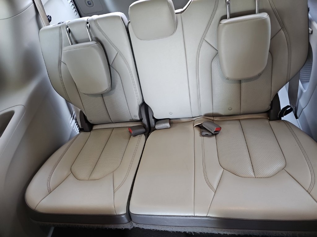 Used 2018 Chrysler Pacifica Touring-L Plus w/ Advanced Safetytec Group FWD image 17