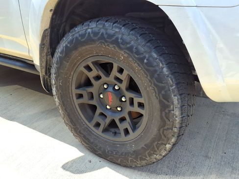 Used 2023 Toyota 4Runner TRD Off-Road AWD/4WD image 4