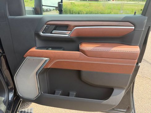 Used 2024 GMC Sierra 3500 Denali Ultimate AWD/4WD image 16