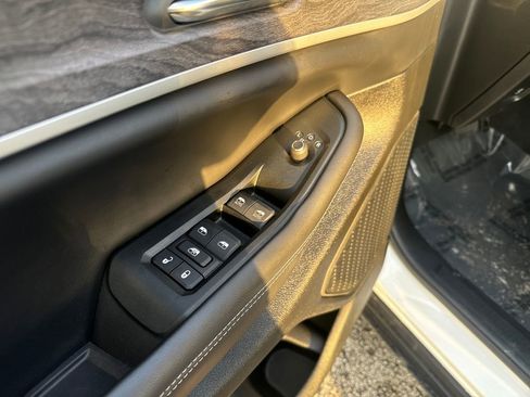 Used 2024 Jeep Grand Cherokee Limited AWD/4WD image 11