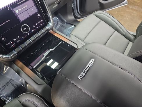 New 2026 GMC Yukon Denali w/ Sun & Power Step Package AWD/4WD image 28