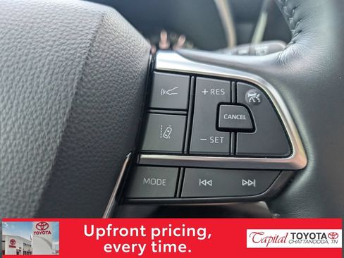 Used 2021 Toyota Highlander Limited AWD/4WD image 18