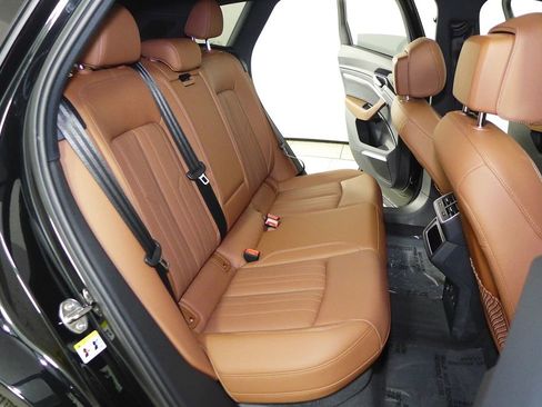 Used 2024 Audi Q8 e-tron Premium Plus w/ Premium Plus Package image 20