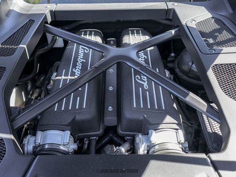 Used 2017 Lamborghini Huracan LP 580-2 RWD image 15